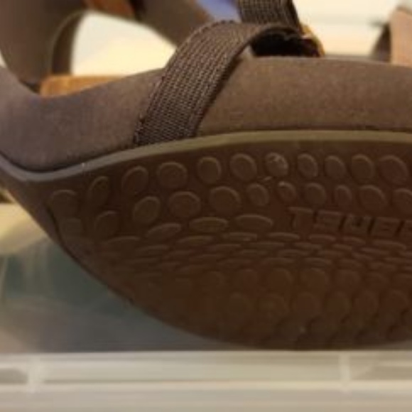 SOLD TSUBO Adjustable Straps Leather Sandals. 10M - Picture 3 of 6